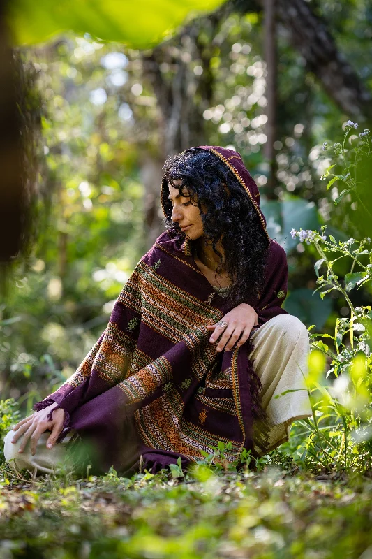 HODDI Women Hooded Poncho Indigo Purple Maroon Cashmere and Acrylic Hypoallergenic Wool Hood Pockets Tribal Embroidery AJJAYA Primitive Hoodie with Patch Decorative Personalized HODDI Women Hooded Poncho Indigo Purple Maroon Cashmere and Acrylic Hypoallergenic Wool Hood Pockets Tribal Embroidery AJJAYA Primitive Hoodie with Patch Decorative Personalized